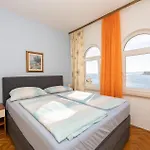 Cozy In Okrug Gornji Appartamento