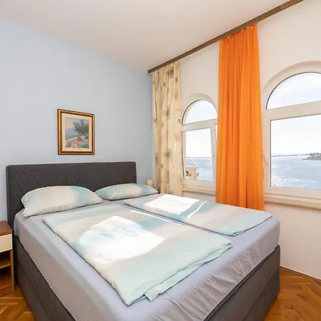Cozy In Okrug Gornji Appartement