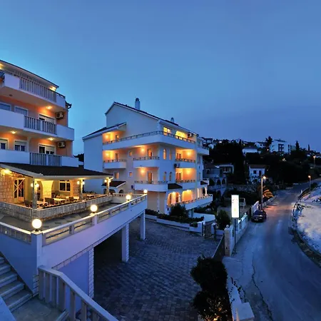 Cozy In Okrug Gornji Apartamento *