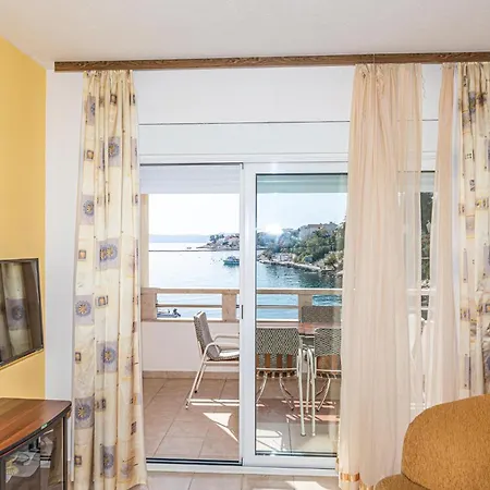 Cozy In Okrug Gornji Appartement *