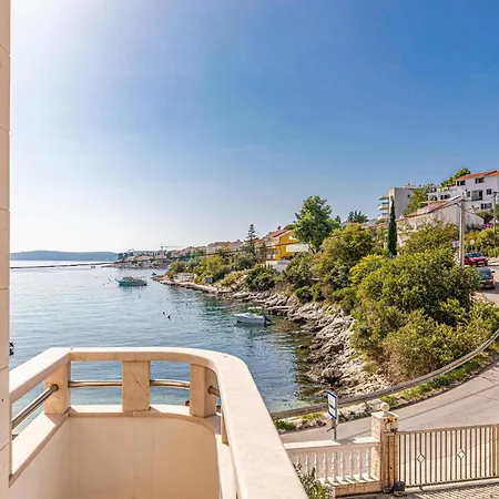 Cozy In Okrug Gornji Apartamento *