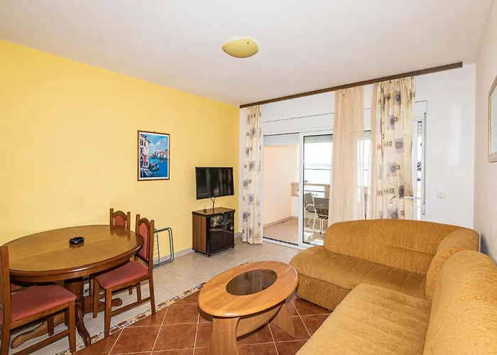 Cozy In Okrug Gornji