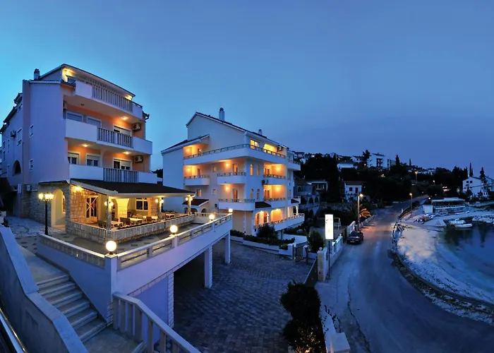 Cozy In Okrug Gornji Apartment *